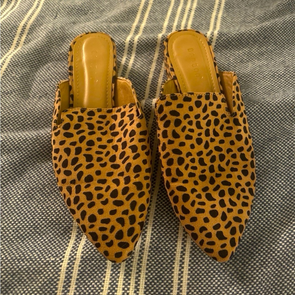 Like new Women Leopard Print Mules Size 8.5